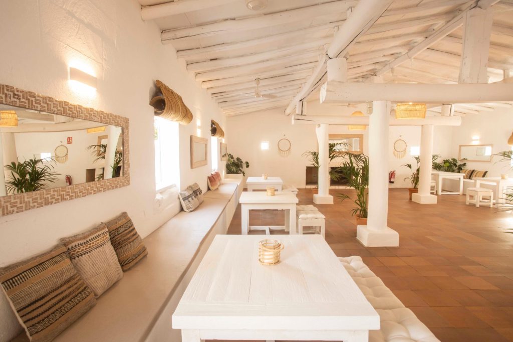 lounge en cala blanes menorca